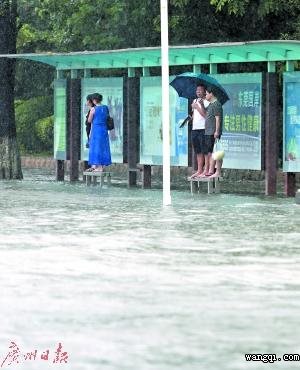 受台风“玛娃”环流影响东莞多地暴雨如注